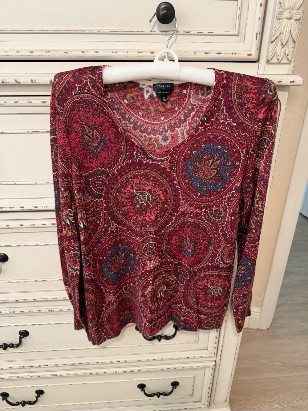 Talbots Burgundy Paisley V-Neck Long-Sleeve Top- 💯 WOOL. Buttery Soft !